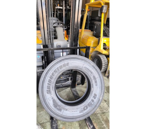 Lốp xe tải 11R22.5 Bridgestone R150 Gai xuôi không săm