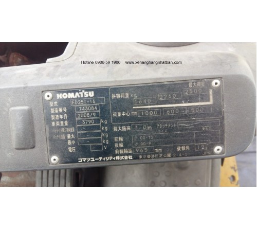 Bảo dưỡng và thay bánh xe nâng 2.5 tấn cũ Komatsu FD25T-16 2009