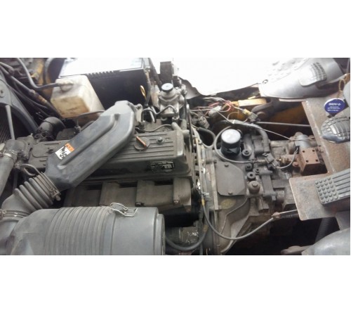 Bảo dưỡng và thay bánh xe nâng 2.5 tấn cũ Komatsu FD25T-16 2009