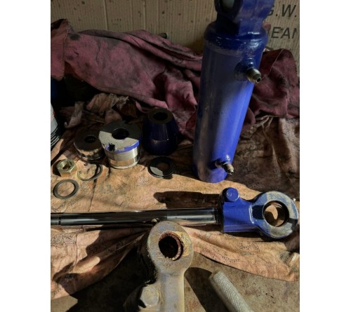 Sửa xi lanh nghiêng xe nâng 1.5 tấn Komatsu FG15 FD15 FG18 FD18.