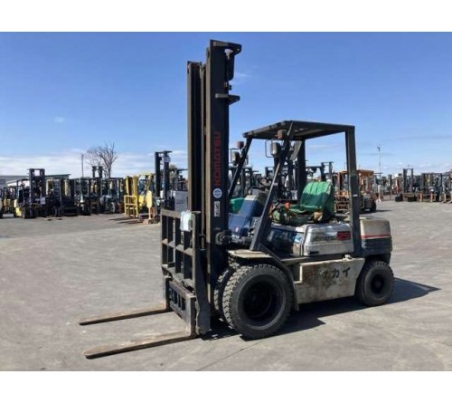 Xe nâng Komatsu 2.5 tấn 5 mét gật gù lốp kép số sàn FD25-11 máy 4D95