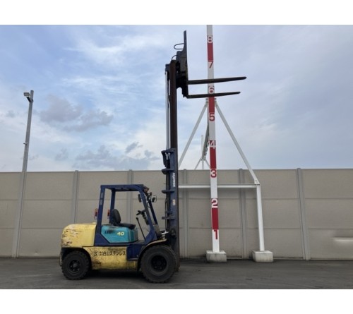 Xe nâng Nhật bãi 4 tấn Komatsu FD40W-7 gật gù lốp kép số sàn