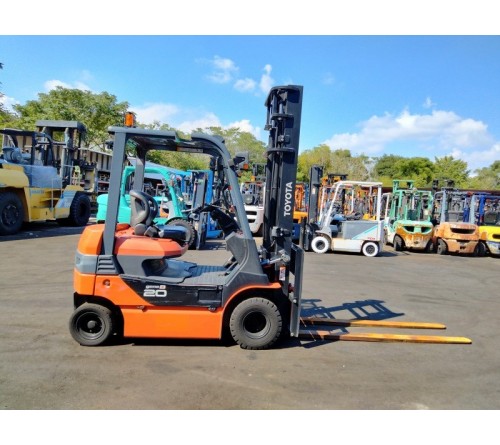 Xe nâng điện ngồi lái 2 tấn Toyota 8FB20 4 mét bình điện VSDX450M sản xuất Nhật Bản 2018