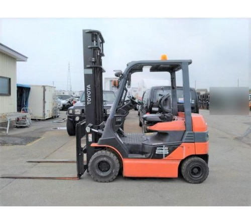 Xe nâng điện ngồi lái 2.5 tấn Toyota 8FB25, chiều cao nâng 4 mét, dịch giá, bình điện GS VGD565, sản xuất tại Nhật Bản 12/2019