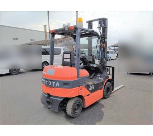 Xe nâng điện ngồi lái 2.5 tấn Toyota 8FB25, chiều cao nâng 4 mét, dịch giá, bình điện GS VGD565, sản xuất tại Nhật Bản 12/2019