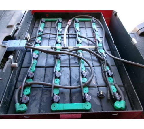 Xe nâng điện 2.5 tấn Nichiyu FBB25PN chui công dịch giá, bình điện Lifttop 48V-725Ah, 4YT-VSI725-23AS, sản xuất 2021