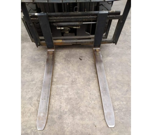 Xe nâng Doosan 2.5 tấn chui công dịch giá - Xe nâng cũ D25GP - 2017 - 528h hoạt động