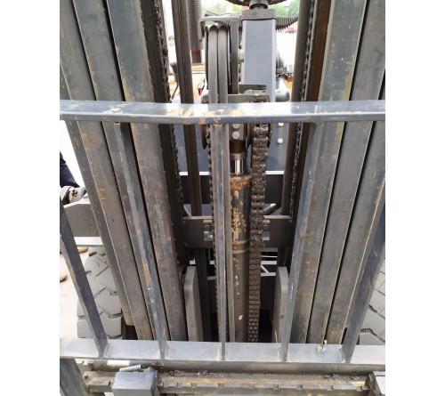 Xe nâng Doosan 2.5 tấn chui công dịch giá - Xe nâng cũ D25GP - 2017 - 528h hoạt động