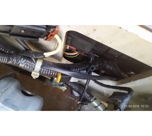 Xe nâng cũ 1.5 tấn - Model F1F1A15 - Nissan Unicarriers - 2014 - Sản xuất Nhật  Bản 