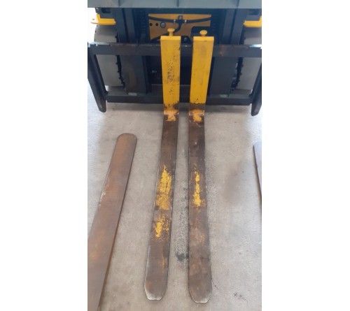 Xe nâng điện Komatsu 1.5 tấn, nâng cao 4 mét, đời cao 2013 - Ắc quy Kobe Hitachi 48V 402Ah VSFL402 - Xe đã qua sử dụng tại Nhật Bản