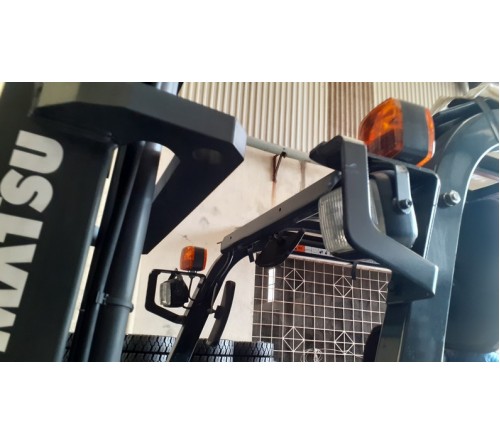 Xe nâng điện Komatsu 1.5 tấn, nâng cao 4 mét, đời cao 2013 - Ắc quy Kobe Hitachi 48V 402Ah VSFL402 - Xe đã qua sử dụng tại Nhật Bản