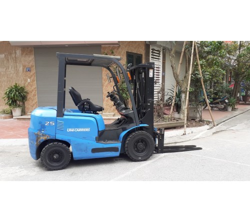 Xe nâng 2.5 tấn chui công dịch giá TCM Unicarriers - FD25T4 VFHM435 đời cao 2015 - Mới 95%