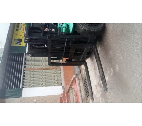 Xe nâng cũ 4 tấn Mitsubishi Nhật Bản - 4 mét - chui công - 3 tầng nâng